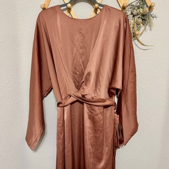 NWT! ASOS Design Curve Maxi Satin Batwing Wrap Waist Gala Formal Dress Sz 18 - Picture 2 of 6